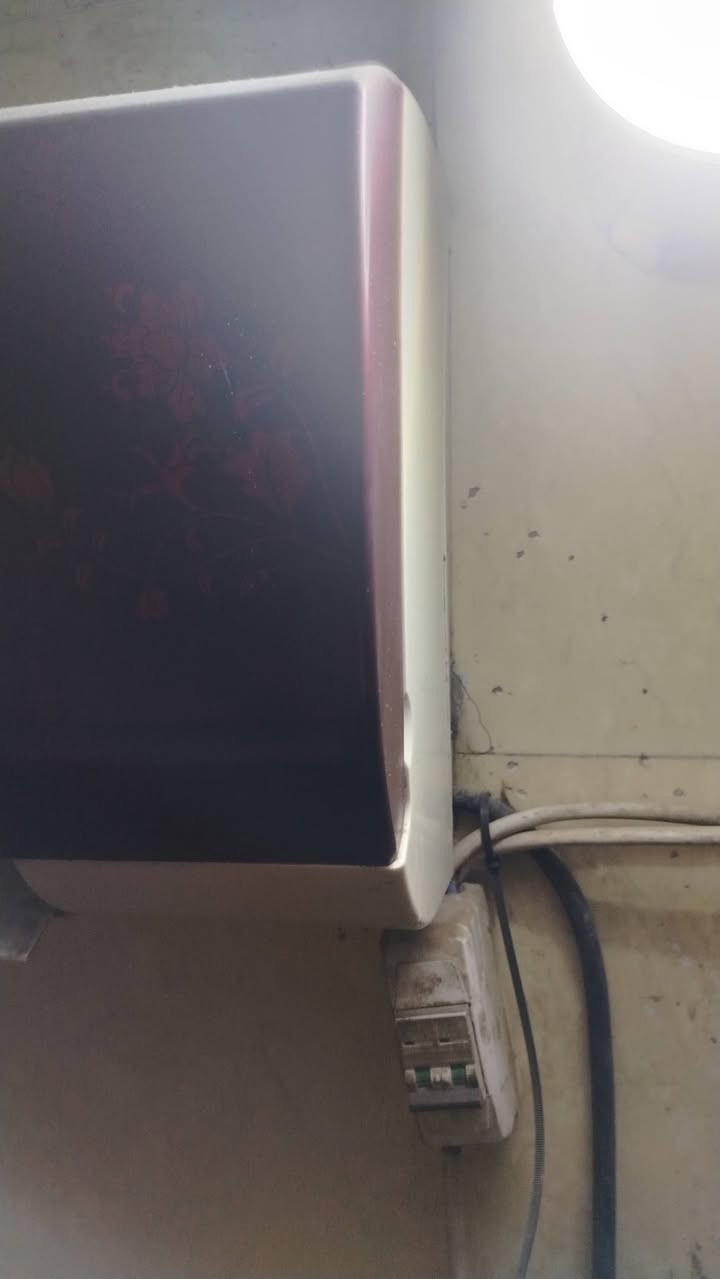 السلام عليكم سبلت للبيع بس قطعه داخليه اسمة فديو كون هو وبوريه السبلت جان شغال كل شيء ما بيه بس القطعه الخارجيه احتركت السعر 200 وبمجال الاستفسار***********
