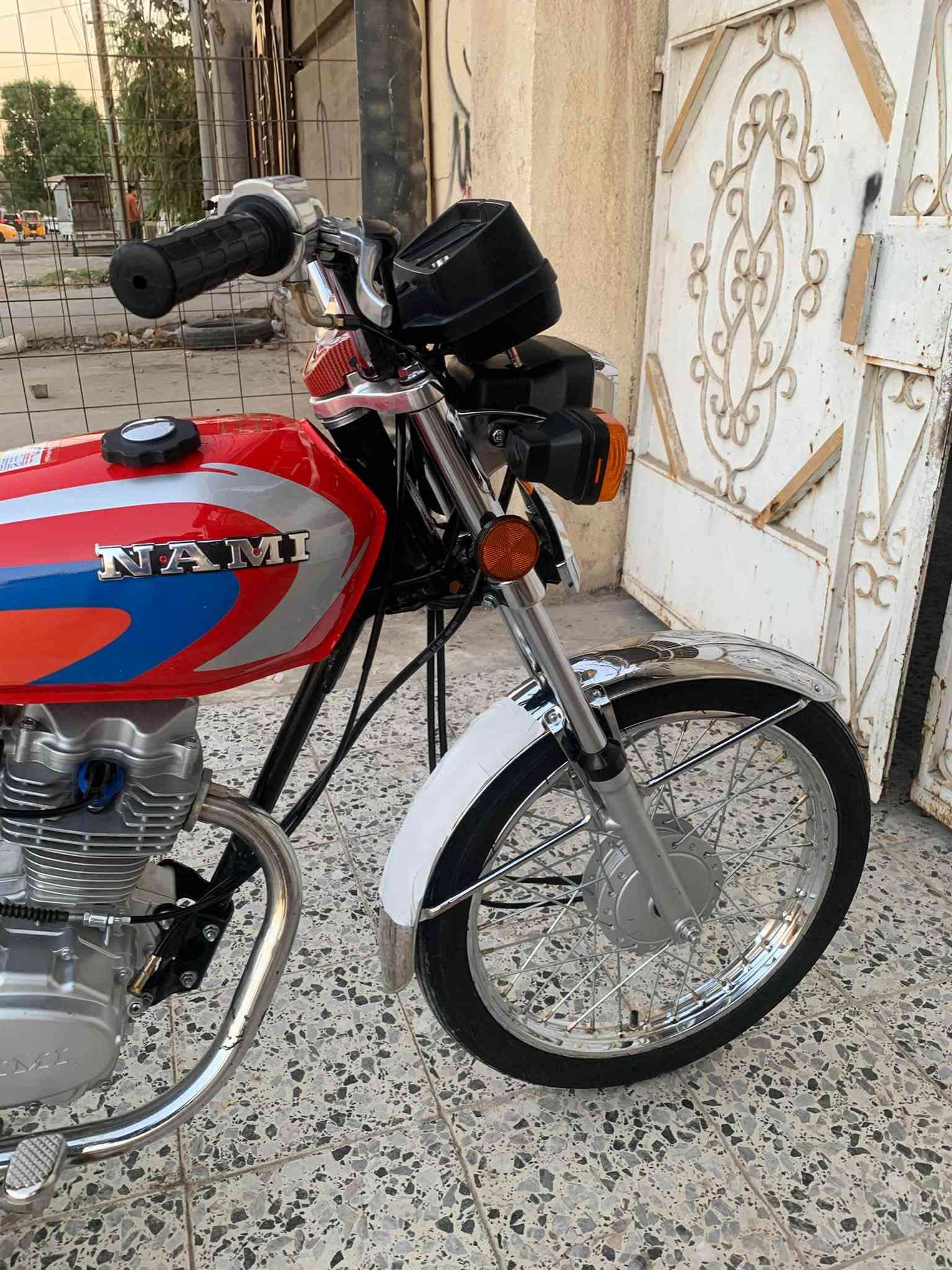 السلام عليكم دراجه نامه للبيع شلامجه اصلي مو امتياز مديل 27 أوراق كامله دراجه جديده مابيها اي نقص 
العنوان ديالى بعقوبه 
الرقم ***********
