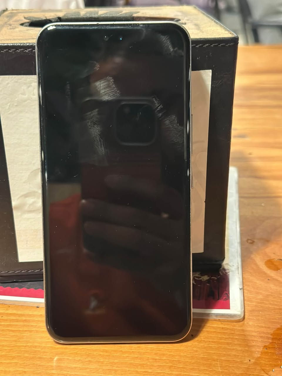 هونر400 برو  المعالج: ثماني النواة Snapdragon 8 Gen 3 تكنولوجيا 4 نانو
التخزين / الرام: 512 جيجا مع 12 جيجا رام

الكاميرا: خلفية ثلاثية 200+50+12 م.ب. / امامية 50 م.ب.

الشاشة: 6.7 بوصة بدقة 1224x2700 بها ثقب مزدوج

نظام التشغيل: اندرويد 15

البطارية: 6000 مللي أمبير. الجهاز بس فطر بدون  ملحقات بلضهر الباقي مكفول للبيع مكاني الديوانيه اتصال ***********

نص مكتوب في الصور:
- ٩:١٤ ٤٣ 𝕩 𝕩 حول الهاتف 10 MagicOS المعالج المركزي Qualcomm Snapdragon 8 Gen 3 اسم الجهاز HONOR 400 Pro ذاكرة الوصول العشوائي ١٢ غيغابايت Honor RAM +١٢ غيغابايت Turbo بطارية السيليكون والكربون mAh 6000 شاشة بتقنية حماية البصر من Honor ۱۲۸٠ X ٢٨٠٠ وحدة التخزين الداخلية المساحة الفارغة ٤٧٤,٦٨ غيغابايت الإجمالي ٥١٢ غيغابايت الموديل DNP-NX9