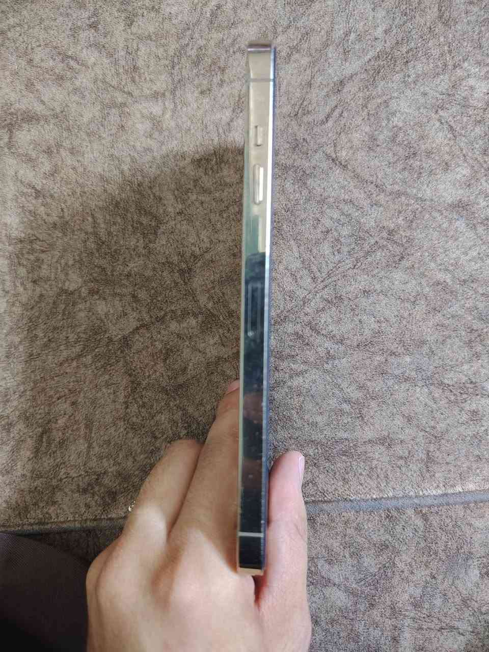 سلام عليكم 13 برو ماكس ذاكره 256 شرق اوسط كله بلادي ممفتوح وتر تليفون فقط الضهر مكسور الباقي كله بلادي السعر 650 وبي مجال قليل بغداد مدينه الصدر الرقم ***********
