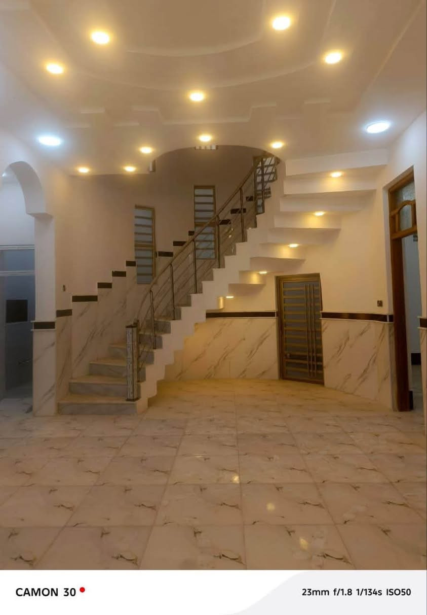 دار البيع مساحه 200مكان نهاوند ثالثه قرب المدرسه بناء حديث جاهز لسكن     سعره 170وبي مجال لستفسار     ***********🏡🏡
