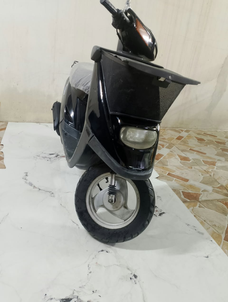 السلام عليكم، هذه الدراجة للبيع
النوع: ياماها (Yamaha))

المحرك: ما مفتوح وبدون أي مشاك

الكهربائيات: كلها شغالة ونظيفة

العدادات:شغال(عدادالسرع البنزين)

المكابح (البريك): يقف بمكانه، بدون أي عيب 

الفطر (الشرائح/الكفرات): ما مكسور 

وجاهز بلاديالإطارات (التواير): جديدة

*********** تعال واتساب او سیم
