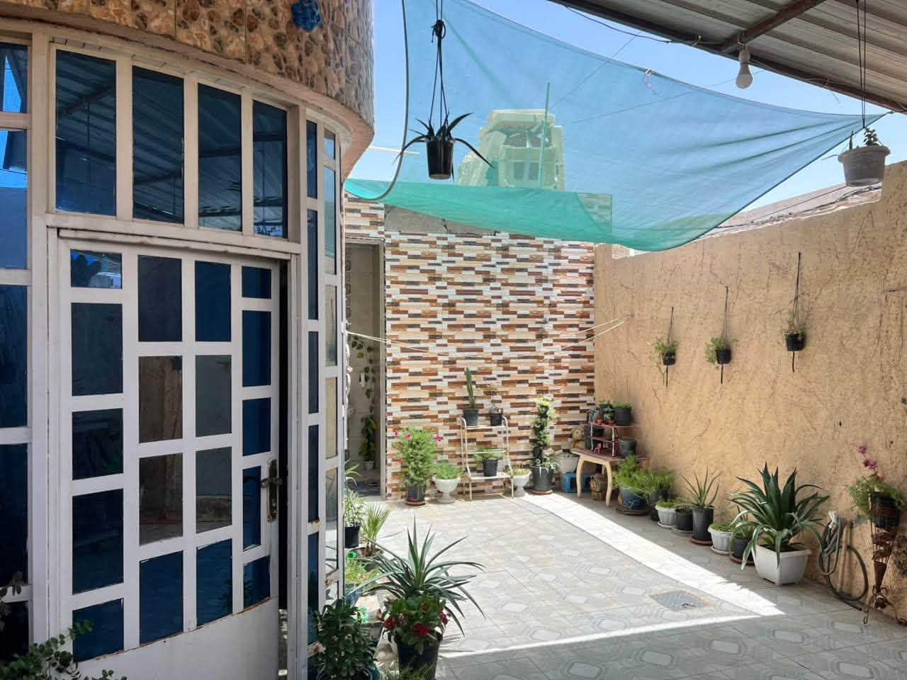 سلام عليكم ..
البيع : بيت ركن طابو زراعي سند 25.
يحتوي : غرفتين 5x5 و استقبال 4x6 ومطبخ 4x5 ومجموعة صحيات داخليه وخارجيه ومخزن ومنور داير البيت .
بناء : طابوق كامل شينمان .  
موقع : بستان فليح سبتي فرق شارع عن حي عسكري الشرقي .
سعر : 68 وبي مجال للشراي .
تواصل واتساب ‭***********
