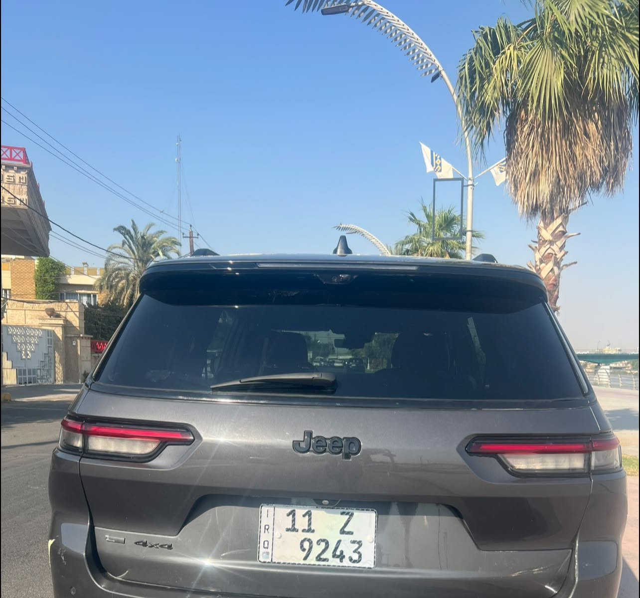 جيب جراند شيروكي  L VIP جراند بلاص  بلاك توب
للبيع فقط بدون مراوس
وارد امريكي حادث خلفي  تبديل جنطه نفس اللون وصبغ ربع 
الجاملغ الأيمن..بدون ايرباك وشواصي سليمه ودواخل سليمه
صور الحادث مرفقه مع المنشور 

سنوية بأسمي رقم مميز 4 ارقام  (كتاب شهداء)

موديل 2025 فول مواصفات للاخير VIp
ماشيه 12ميل mi 
4*4 فور ويل 
7 راكب كشن منفصل VIP 
تدفة وتبريد امامي تبريد وتدفة وكهرباء 
خزن ميموري استيرن كهرباء
أناره محيطيه داخل السياره 
 ويل 20 
كامرات عدد 7 محيطية 
وحتى بداخل مقصورة كامرات 
حساسات امامي وخلفي رادارات امامي وخلفي مع نقطة عمياء 
بصمات جميع البواب 
مع تشغيل عن بعد 
فتحة سقف بانوراما 
مانع تصادم امامي وخلفي 
مع نظام شبة ذاتي تحذير 

خروج عن مسار مع نظام البقاء في المسار الصندوق شفط كهرباء
مقصورة من جلد فاخر

نظام ابل كار بلاى واندرويد اتو 
لاسلكي شاشة 10 انج 
نظام الصوت فاخر 9 سماعات وبعد

السعر:: 34 وبيه مجال
مكان السياره:: بغداد/ الكرخ / الشعلة 
رقم الهاتف:: ***********
