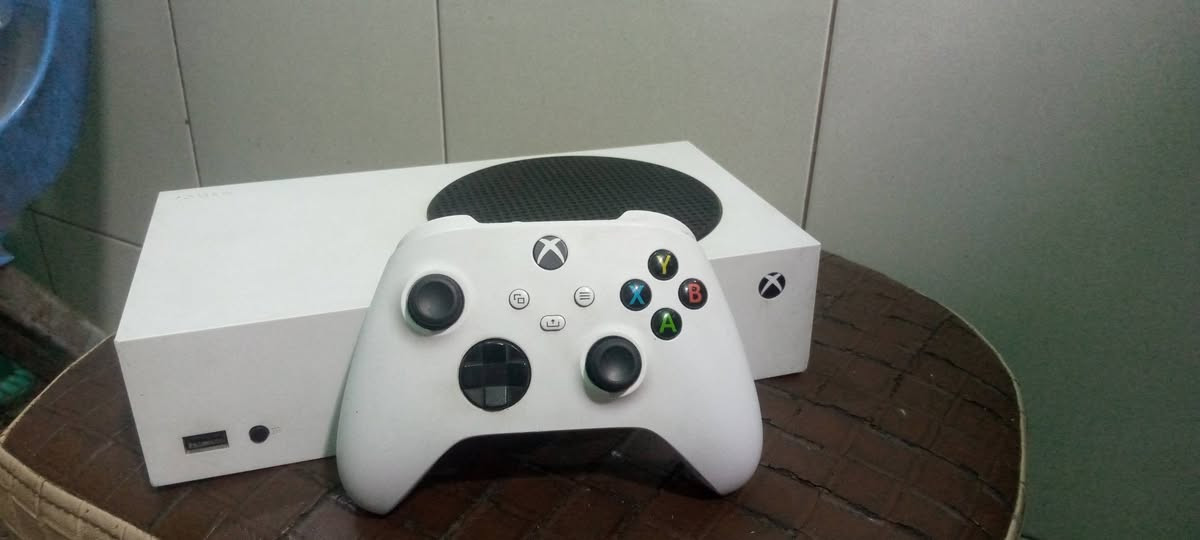 Xbox series s 512G
لا مفتوح ولامصلح كامل الملحقات وياه كيبل LAN يخلي النت مستقر 
وياه فيفا 26 مملوكة 
سعر 350 وبي مجال 
تواصل خاص أو عالرقم ***********
