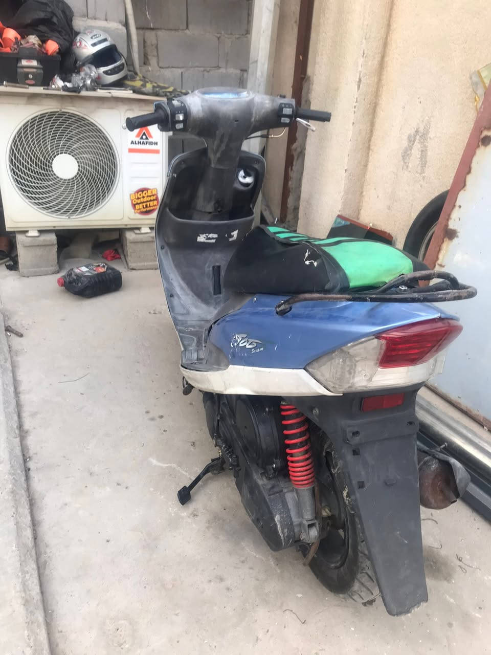 للبيع 
دراجه نوع ماكس قجمه 
مكينه مفتوحه ولفات فقط 
سلف شغال
لايت شغال 
سكن شغال 
الاشاير والبك يحتاجلهن كلوبات
السعر 550 وبيها مجال 
مكاني الجنينه حي الانتصار
رقمي ***********
