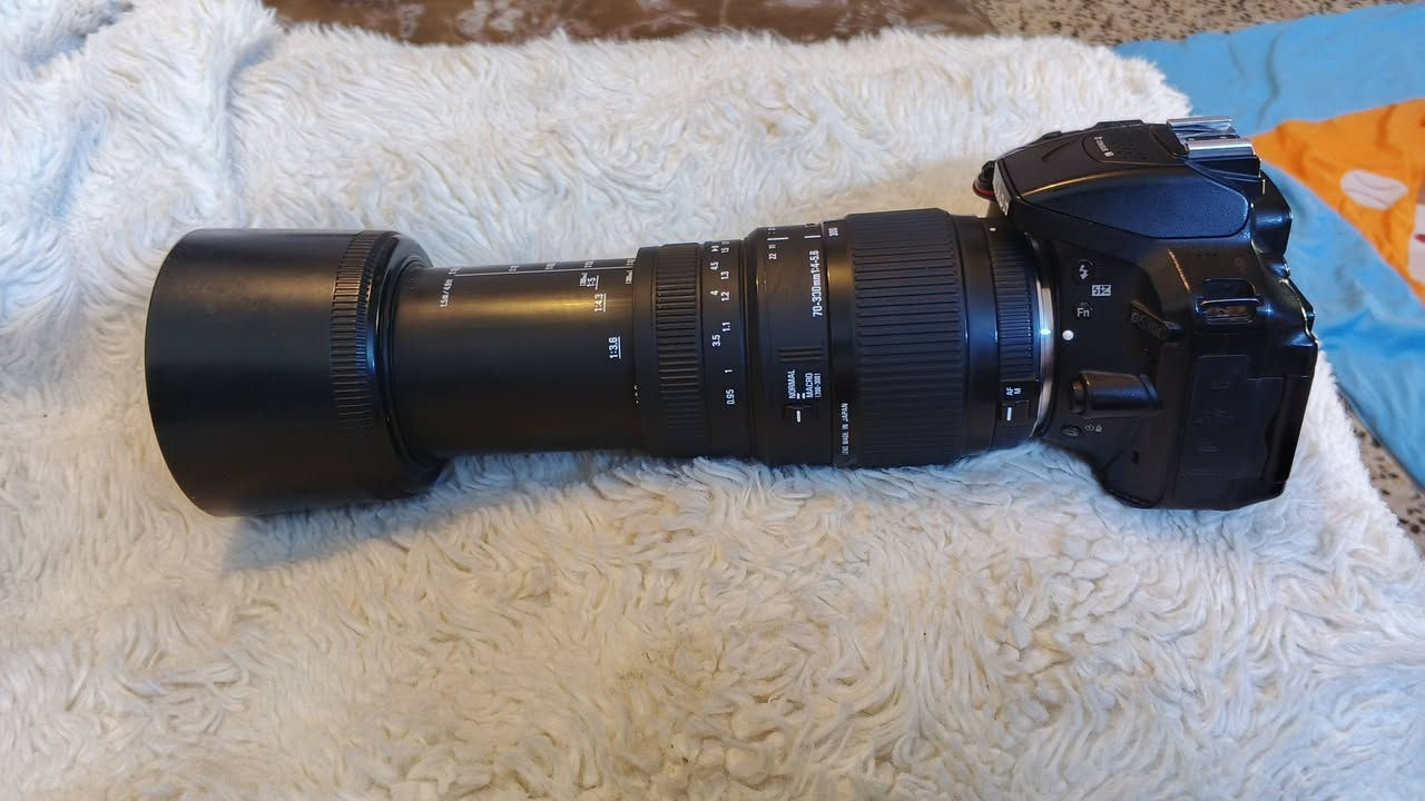 نيكون 5300D نظافة 95% كامل ملحقات عدسة 18-55 + زوم رياضي 70-300 سكما + جنطة + رام 32+ بطارية
نيكون 5300D نظافة 95% كامل ملحقات عدسة 18-55 + زوم رياضي 70-300 سكما + جنطة + رام 32+ بطارية
نيكون 5300D نظافة 95% كامل ملحقات  زوم رياضي 70-300 سكما + جنطة + رام 32+ بطارية 

مواصفات 
المستشعر 24.2 ميجابكسل (بدون مرشح OLPF)
المعالج EXPEED 4
الفيديو 1080p @ 60fps
نقاط AF 39 نقطة
الشاشة متحركة بالكامل 3.2"
الاتصال Wi-Fi و GPS مدمج تصوير 

الفيديو: بدقة Full HD (1080p) وبسرعة تصل إلى 60 إطاراً في الثانية، مما يوفر حركة انسيابية جداً. للاستفسار ***********
نيكون 5300D نظافة 95% كامل ملحقات  زوم رياضي 70-300 سكما + جنطة + رام 32+ بطارية ***********
