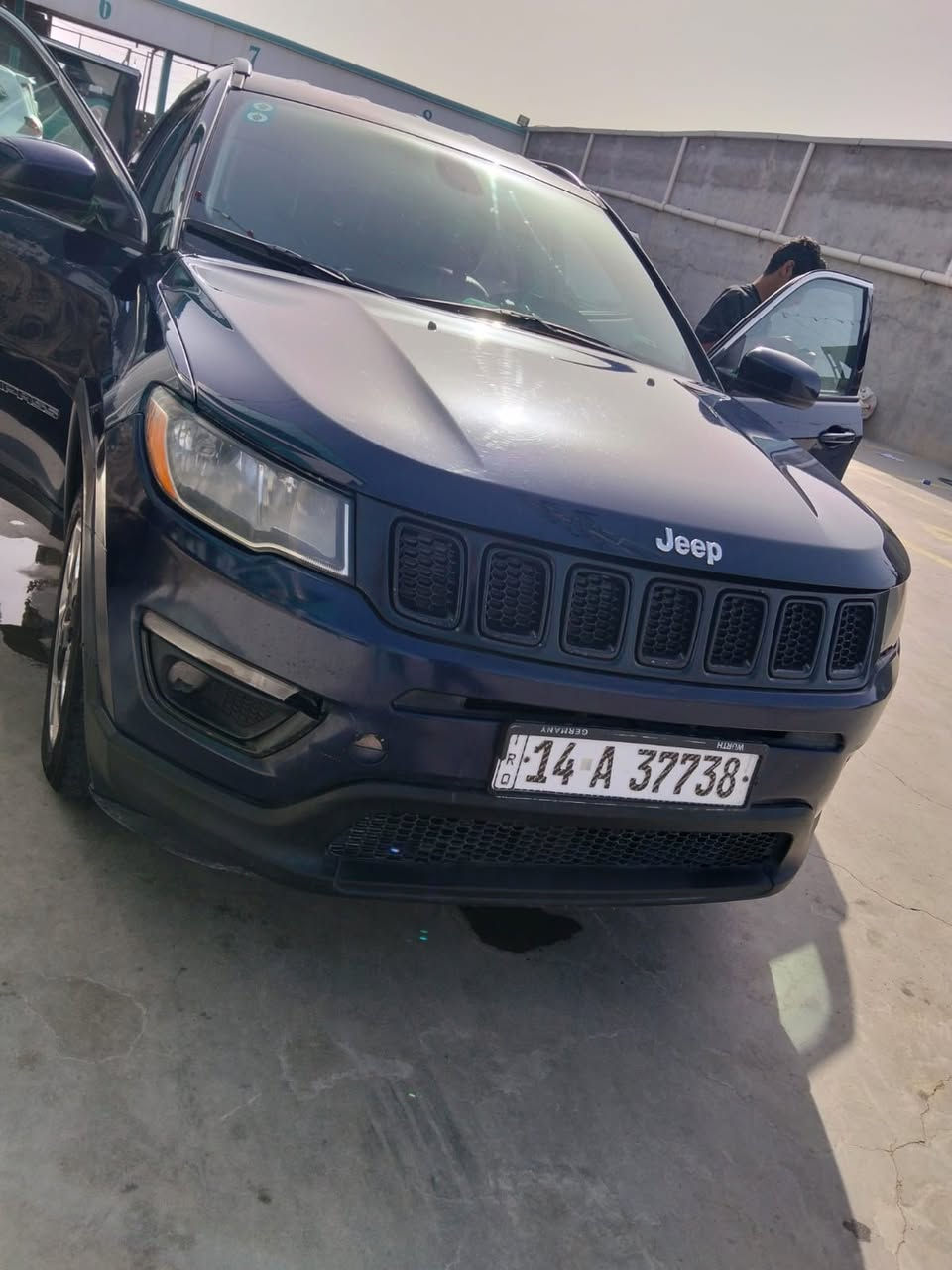 سلام عليكم جيب  موديل2019 
فور ويل 4x4
الون حبري مع قمارة سودة بلاك توب
فول مواصفات ماعدى البنراما 
مميزات السيارة 
كار بلاي مع شاشة كبيرة 
كشنات جلد مع تدفئة تبريد
 كامرة دوارة 
ادامة كاملة 
سستم صوت past
بصمة ابواب مع ترحيب 
تشغيل عن بعد 
تعتيم 
سايد بريك بصمة 
وضعيات القيادة 
مثبت سرعة 
رقم بصرة انكليزي جديد 
سنوية 2027 مشروع وطني تحول ثاني يوم
طخم تاير جديد
محرك 2400 مكفول 
كير 9 نمر مكفول 
تدفئة تبريد كفالة 
مكفولة من الصبغ
داخلة في حالة ممتازة
عدد المسارات 85 الف ميل 
حدادية 100% قبل كم يوم مبدلهاا صدر
السعر 117يها مجال
العنوان البصرة 
متوفر واتساب ***********
بيها بارد بالباب الراكب وبارد بالجاملغ الخلفي
