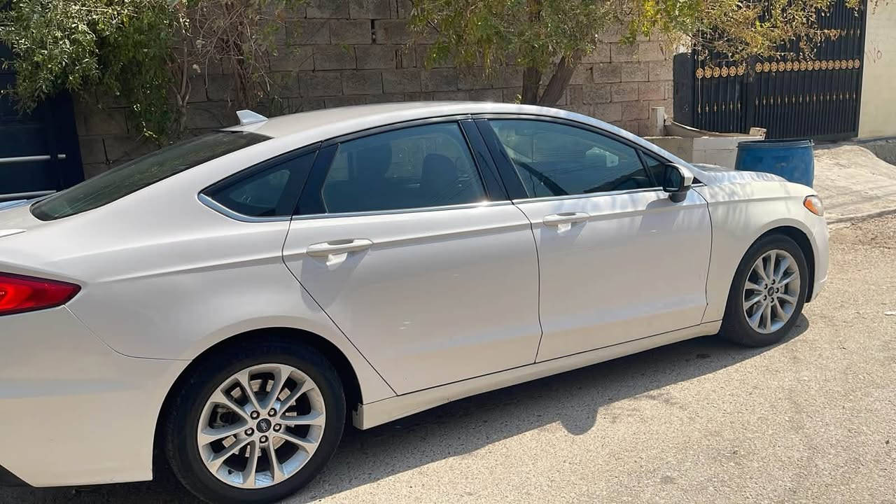 فيوجن موديل ٢٠٢٠ هايبرد 
مواصفات SE 
رادار كامره تبريد قطعتين 
بصمة 
فول عدا الفتحة 
ما بيها نقص كلشي نظيف بيها 
حادثة جاملغ وشويه صبغ جوه قبغ البنزين 
***********
السعر ١٢٠ وبيها مجال
