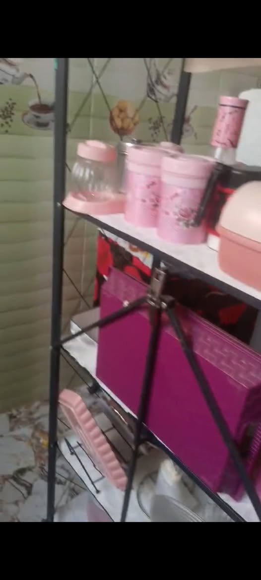 حي جهاد شارع السوك ***********
نضيف كولشش مابي اي ضرر 
يتحرك بي جروخ 
يتحمل كل الاثقال 
بحركه وحده يطبكك كوليته وحركه وحده ينفتح كوليتهه 
مفيد كلشش والله
