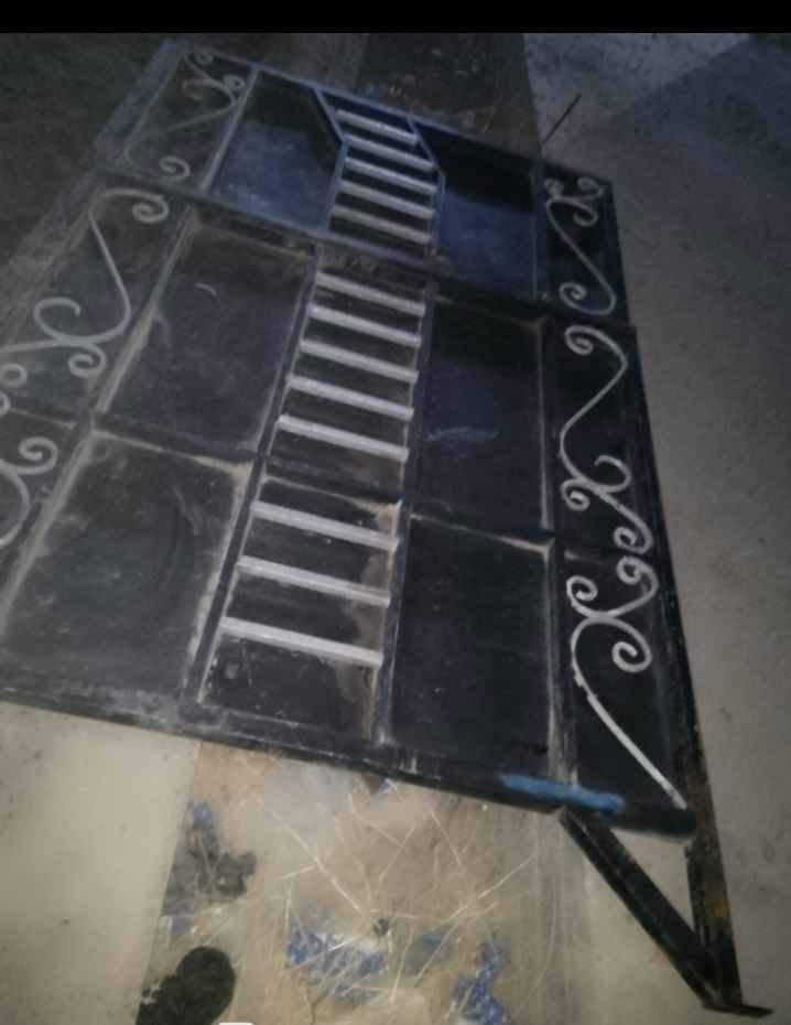 باب اسلايت تفصال حديد ثقيل السعر 150 اللعنوان بغداد الصابيات قريب جسر الدوار 
*********** بغداد, العراق

نص مكتوب في الصور:
- 12 سبتمبر 2026 11:18 م itel P40 4G المزيد حذف تعديل مشاركة
- itel P40