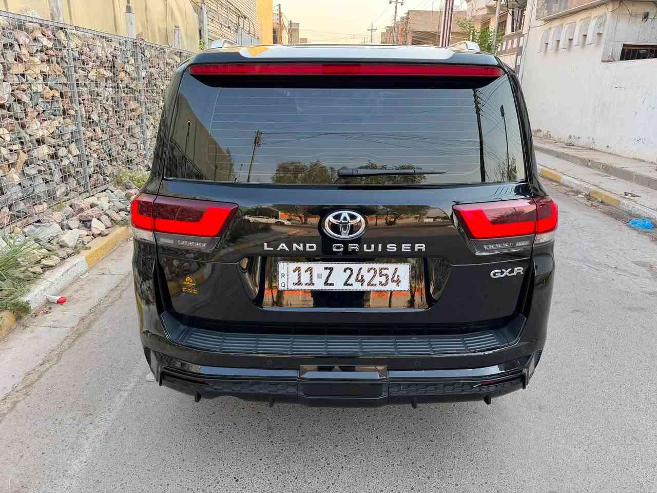 لاند كروز بريم اصل شرط لمتدد فول 
موديل 24 جديده جدآ و مغلفه ببي اف ب كامل درجه اولى ضمان عشر سنوات 
سياره ماشيه 9 الف كم 
موصفات فول 1/1 
مكاني بغداد حي لاعلام 
رقمي *********** 
السعر 665 مجال بسيط
