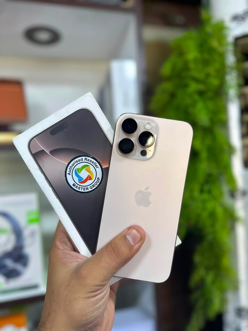 أيفون ١٦ برو ماكس ماستر شرق اوسط ، بطارية 🔋 ٩٠ بلادي ذاكرة ٢٥٦ ، جهاز مكفول شخط مابي ، كامل ملحقات ، السعر 1275 ، 
واسط / نعمانية / ***********
