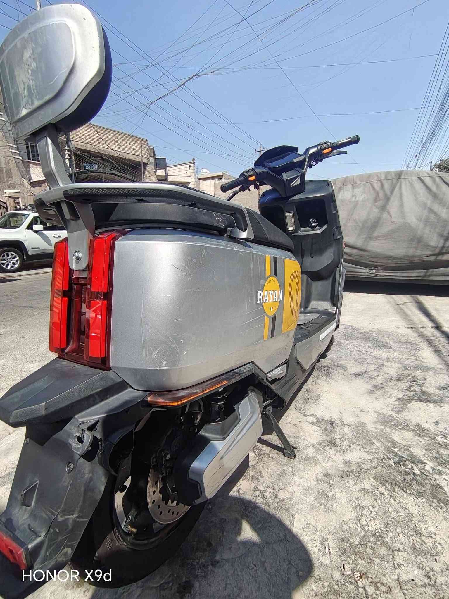 درجه شحن نوع ريان ﴿  وحش كون ﴾
=====================================
 مواصفات ......
6 بطاريات 
3نمر
نضام  ARS
لد امامي 
لايت عالي ناصي
نضام بارك 
نضام أر
دبل اشاره
سرعه 80
اشاير يمنه و يسىره
مديل 2025 
سعر 875  بيه مجال للشراي 
عنوان بغداد حي تجار  قرب أسواق مركزيه
لاستفسار ***********
