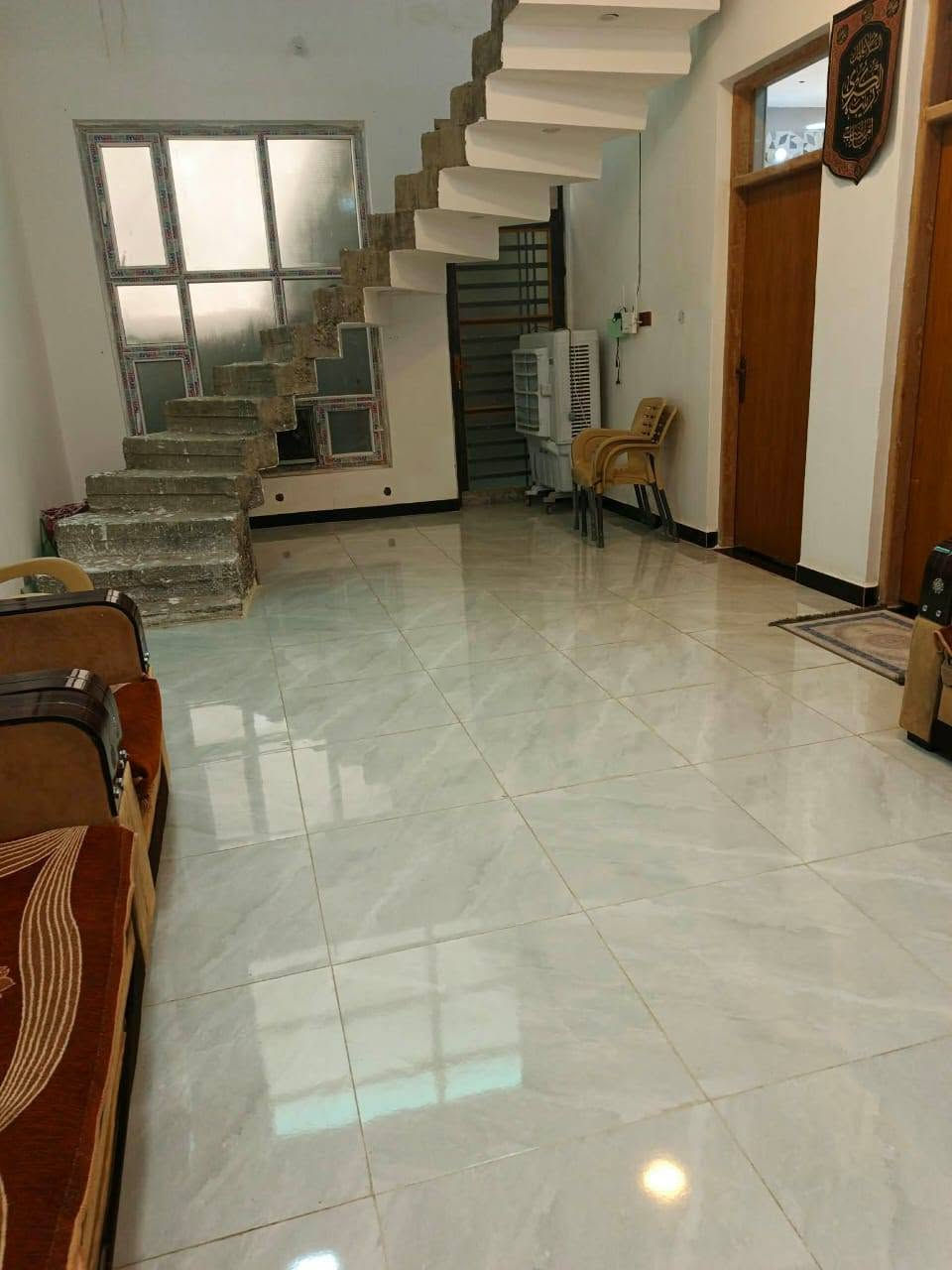 بيت بشارع حكمت  مساحته200متر للبيع الاتصال بالرقم***********
