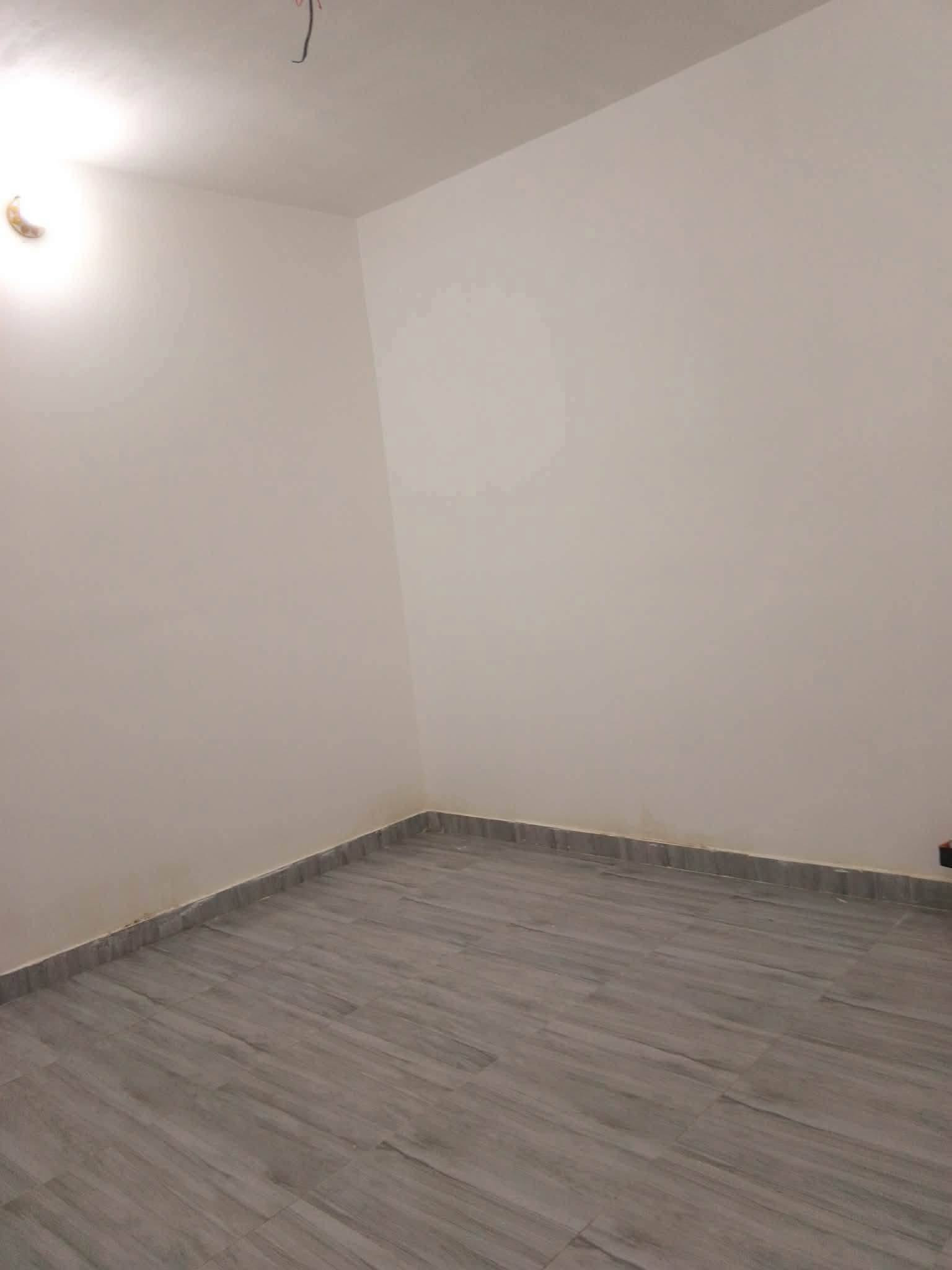 سلام عليكم بيت للايجار مقابل قريت الغدير 200اجاره ***********

