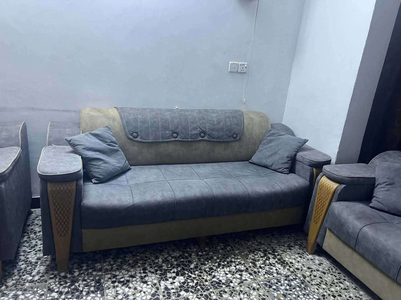 بغداد البياع نضافه ٩٠ بلميه ١٠ مقعد للاستفسار واتساب ***********
