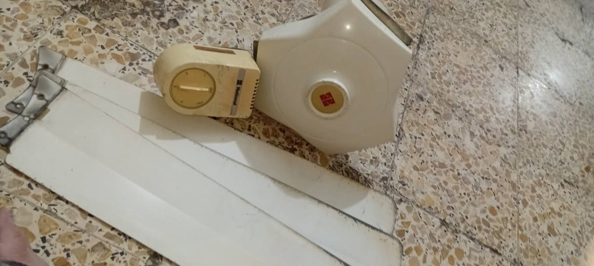 بنكه ناشينال تعتبر انتيكه الاصليه القديمه شغاله بدون تصليح بحاله ممتازه مع السويج مالتهه الاصلي ب٦٠مكاني الدوره ***********
