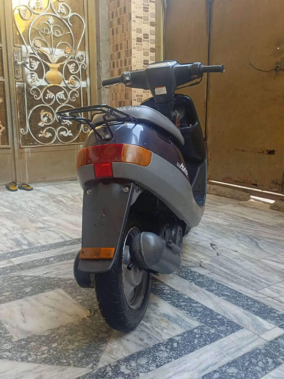 سلام عليكم دراجه بتره للبيع كامله كهربائيات شغاله سلف هندر واشاير وقفل جنطه مفتوحه بستم فقط مره وحده دراجه خير من الله شلعه ومعدل سعر 350 وبيه مجال عنوان ناصريه مركز حي الشهداء ***********
