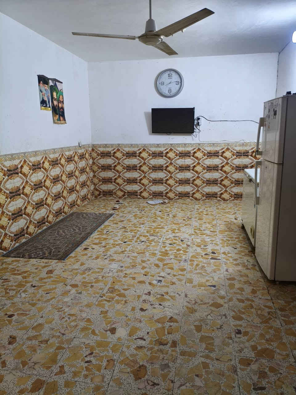 🏠 بيت للبيع – حي الجوادين / شارع نفط
📍 الموقع: حي الجوادين – شارع نفط

📏 المساحة: 300 م²

🚗 الموقع مميز جداً: يبعد تقريباً 200 متر عن الشارع العام الرئيسي

✨ مناسب للسكن ، وموقعه قريب من الشارع العام وسهل الوصول.

📞 للاستفسار والتفاصيل:واتساب ***********
