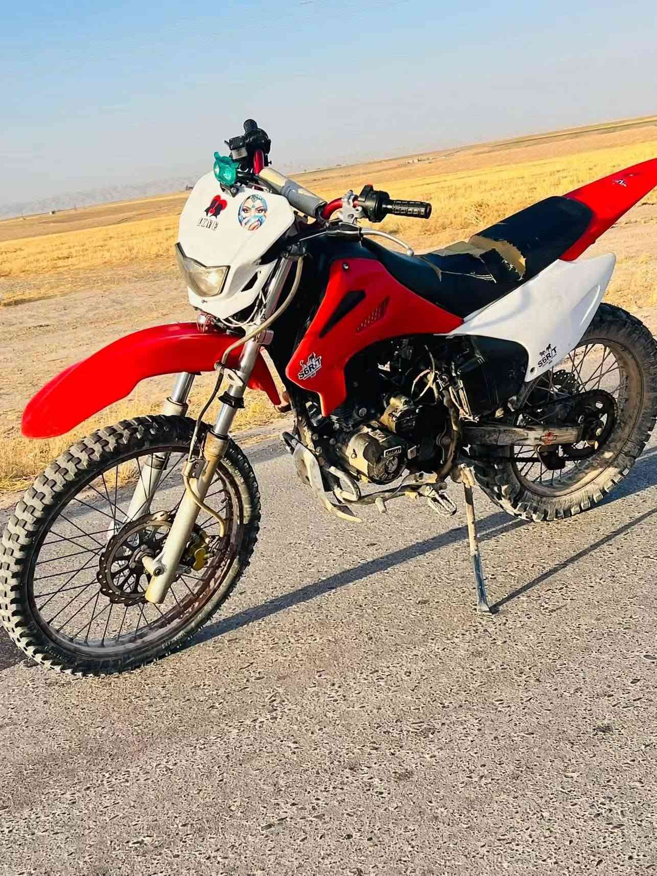 قفاز كاويار البيع او مراوس بسيفان موديل 2021حيل نضيف يعوزه بس صجمات سلف السعر 600وبيه مجال ***********
