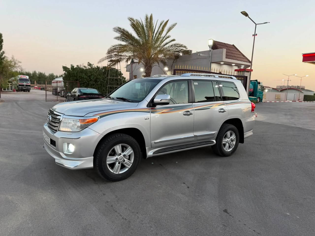 السعر 278🌹
بيع او مراوس بأقل

لاندكروز 2014  فكسار  VXR بريم اصل فول مواصفات ( مواصفات لكزس )جكات هيدروليك

ماشيه 155 الف km حقيقي شرط

السياره طلب خاص من النوادر 
محرك المرغوب 4700  / VXR 

 قم بغداد انكليزي بأسمي هزه وفحص كله جديد 
مشروع وطني بأي محافضه تتحول

مواصفاتها اذ اعدها متخلص 
فوول شنو بالك مواصفات بيها 

اخوان السياره مكفوله من الصبغ والفتح والتبديل 
بيه كرتات جوه الخطه والسونار موجود بلصور 👇
وتفحص وين ميعجبك

السياره جديده ونضيفه وبدون نقص 
وبلعافيه ع الياخذها🌹

محرك وكير وحداده ع وضع الشركه
تخم تاير جديد قبل اسبوع شديته دنلوب ياباني

السعر 278🌹
بيع او مراوس بأقل

***********
مكاني النجف الأشرف / الكوفه
