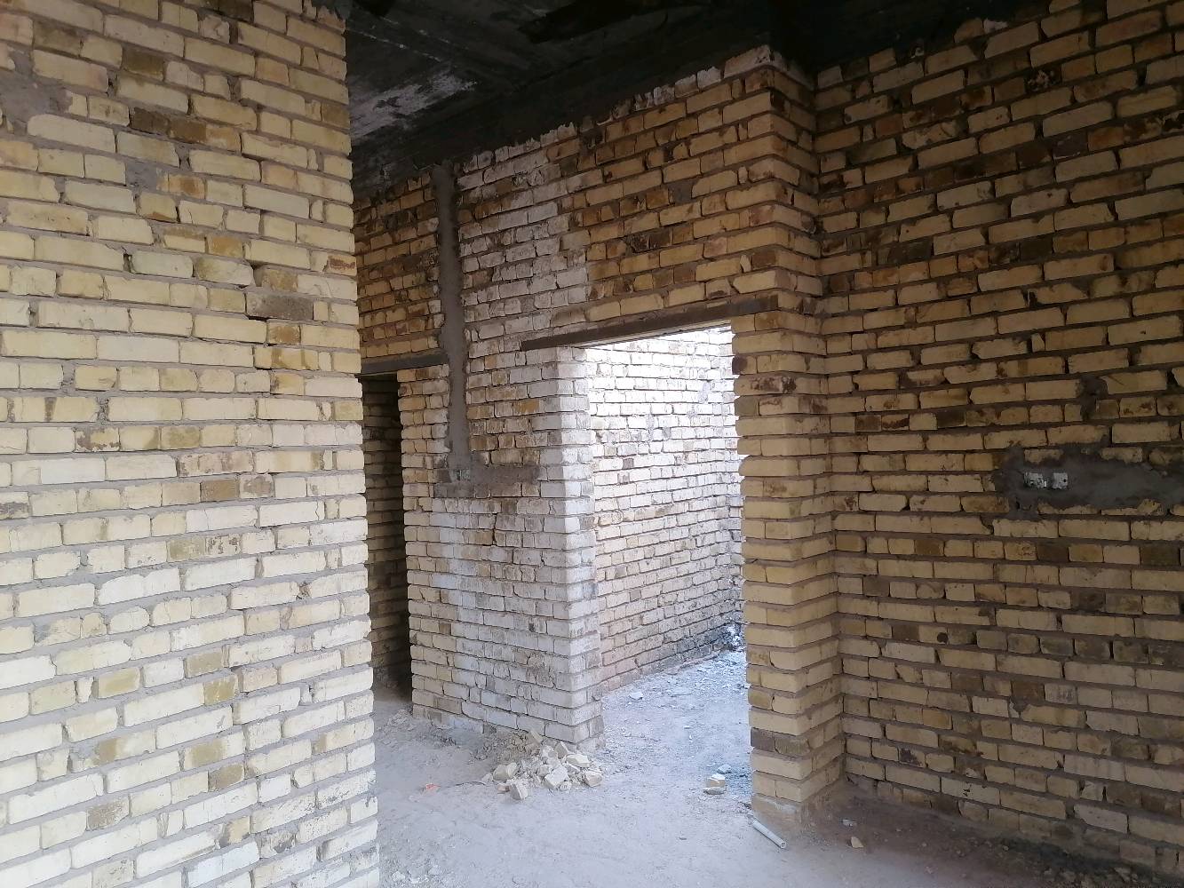 بيت طابو زراعي للبيع 200متر البناء طابوك الأساس صب السقف صب يحتوي البيت من استقبال +مطبخ حار وبارد+صاله كبيره غرفتين ثلاث مكشوفات حمام مرافق داخلي وخارجي النجف شارع المعمل قرب جامع الخزاعل