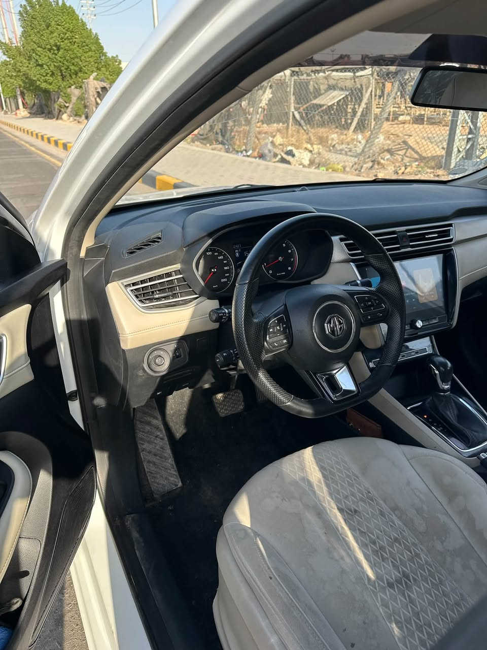 سلام عليكم
Mg5   2024

ماشية 55 الف كم
الضرر نفس ما موضح بالصور بدون تكحيل بدون بارد بدون صبغ

مواصفات STD
تحكمات سرعه،مثبت سرعه، مري جانبيه كهربائية،
مواصفات السياره اعتياديه 

كفاله كير ومحرك 
سعرها 90 ورقة وبيها مجااال للشراي تحويل ثاني يوم 

 فقط الشراي يتصل ***********
