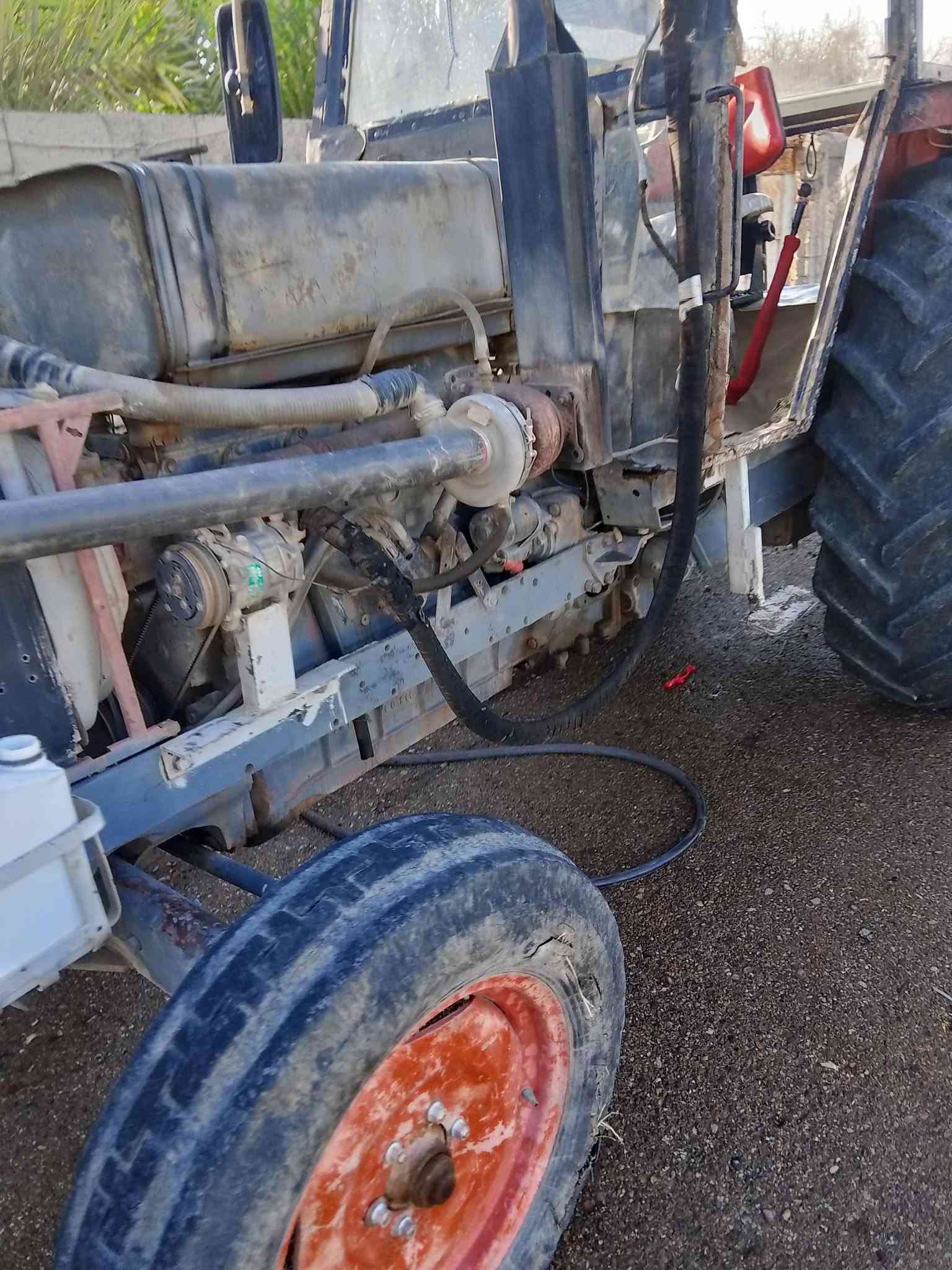 سلام عليكم لبيع مكينة عنتر حجم 121 6سلندر بدون رقم وسنوية مكينة وكير وكسل شرط كابينة وتبريد شقال بارد ثلج كهربائيات كاملة مكملة دبل شارة هورن لمكينة نضيفة كاملة مكملة سعر 9ونص وبيهة لشراي رقم الهاتف *********** 0777623721
