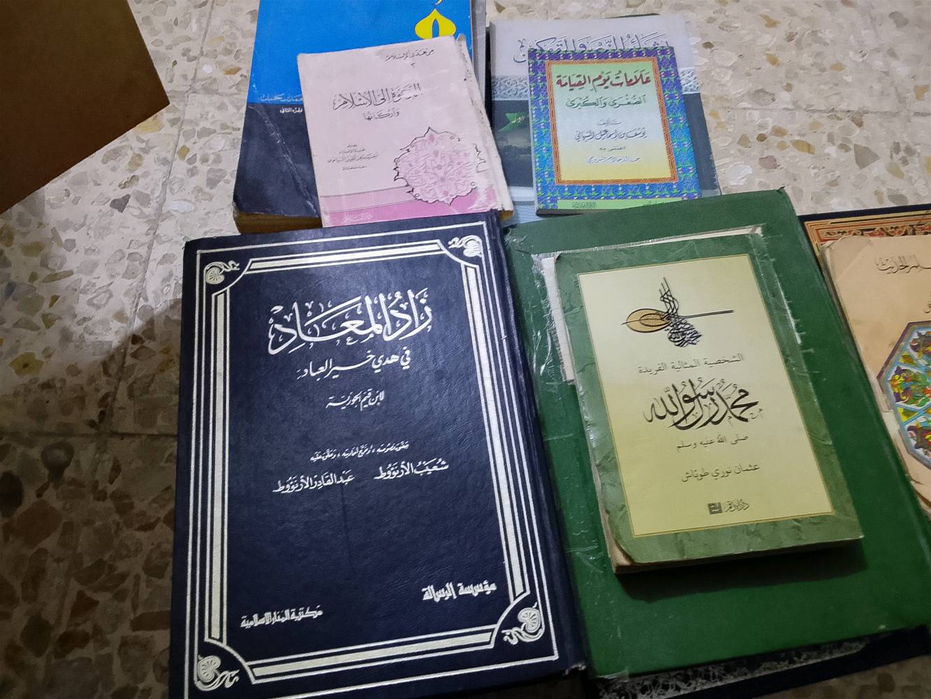 كتب للبيع أكثرهن دينية الفريقين ورقية ومجلدات كاملة واجزاء السعر مناسب مكاني الحرية بغداد