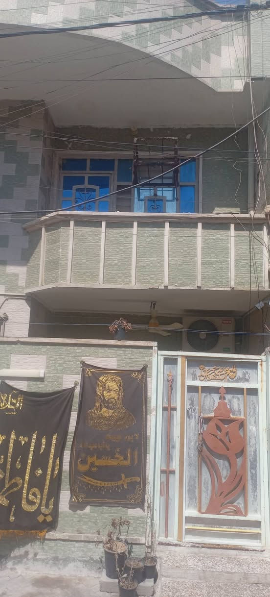 السلام عليكم ورحمة الله وبركاته بيت للبيع مساحة ١٤٤ م طابقين مسلح قطاع ٥٦ حي الأكراد قريب على الشارع العام وقريب على شارع ٦٠ موقع جيد جدا يحتوي
الطابق الأول
طرمه
تواليت خارجي
استقبال
هول
هول داخلي
غرفة نوم
مطبخ
حمام + غربي
ترك
الطابق الثاني
اربع غرف نوم
حمام + غربي
بيتونه
البيت نظيف جدا عالي عن الشارع
يعني البيت بي ٥ غرف نوم و استقبال و هول عدد ٢ مطبخ وحمامين وتوليت خارجي
للاستفسار الاتصال على الارقام
***********/ الحاج جاسم ابو محمد 
‏‪***********‬‏ /عماد ابو زيد
