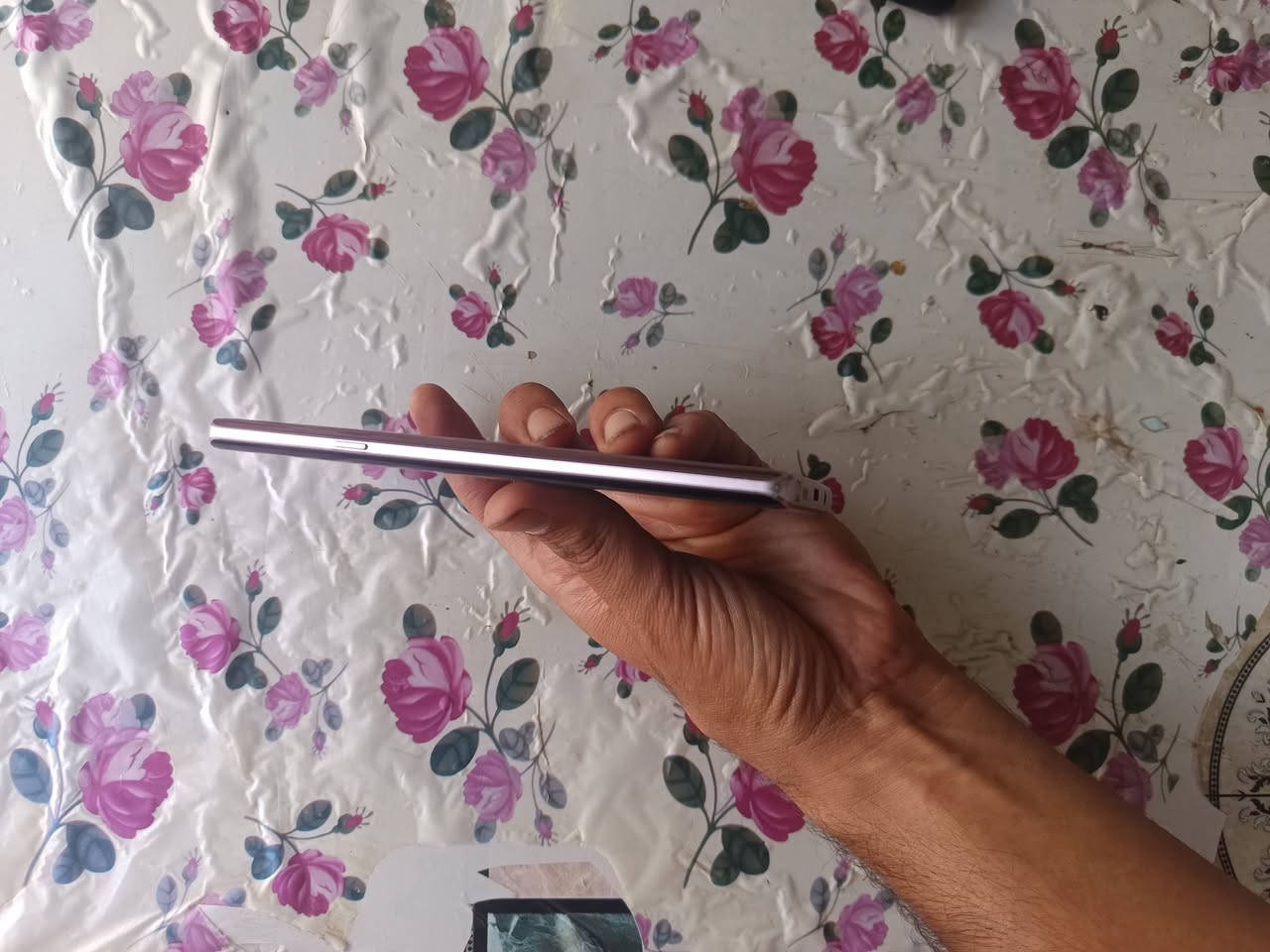 السلام عليكم سامسونك نوت٩ ذاكرة ٥١٢ مكفول وشغال فقط مبدل ظهر للأمانة محد يعرفة سعرة ١٨٥للشراي *********** علق واني اجيك خاص
