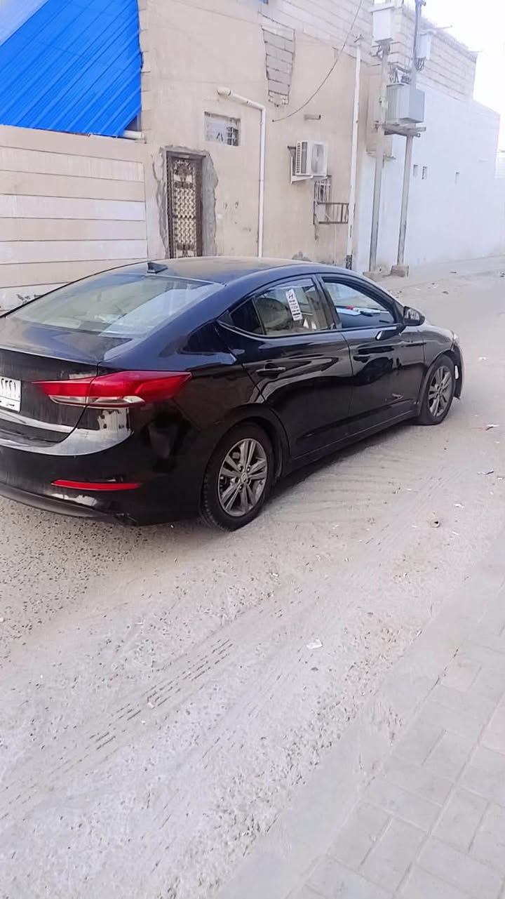 سياره الانتره مديل ١٨ وارد امريكي مبدل بيها جاملغ وبنيد مكينه الفين 2000 دوش السعر ٩٠ وبيها مجال المكان البصره الاستفسار الاتصال على ***********
