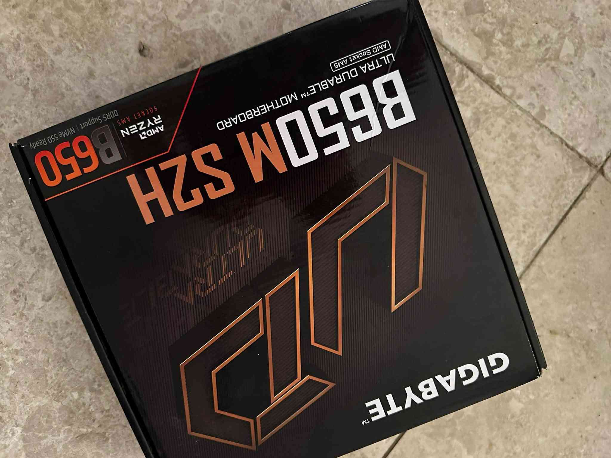 تجميعة ddr5+ 9060xt 16gb challenger
Cpu ryzen 9600x
Gpu 9060 xt 16gb challenger edition rgb 
Ram 32gb XPG 6000mhz 2*16 rgb 
Mb b650 gigabyte
Hard 1tm m.2 lexar 
PS hydro fsp 750w 
الكيس خشب+ المنيوم موصي من برة 
و الكيس حجم mini 
التجميعة كلش متعوب عليهة و استخدامهة يكاد يكون معدوم 
السعر 1800 قابل للتفاوض شي كلش قليل
