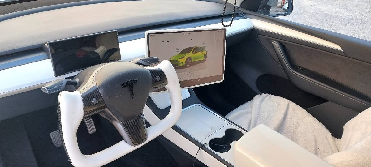 Y Tesla 2023  Dull motors  
موبايل + كارت ، شاحنة بيلادي٣٢ ، ادبتر أصلي ، ايرباك سليم ✅️
مربوط عالموبايل فون كي ، السيارة اونلاين آخر تحديث ، 
ماشي 84 ألف مايل  
باب وجاملغ صبغ و باب تبديل بيلادي ونص صندوق تعديل
سيارة كامل تغيير وكماليات فيها
داخل كلش قليل بيه ايرباك ماطاك نهائيا كلها
مواصفات معروفه  Tesla y Long Rang دبل موتور
مكان السيارة هولير  ***********
                              ***********  رقم أربيل بأسمي

سعر 220 ومجال
سيارة موجود باربيل 

رقم شاصي    7saygdee0pa068031 أربيل, العراق
