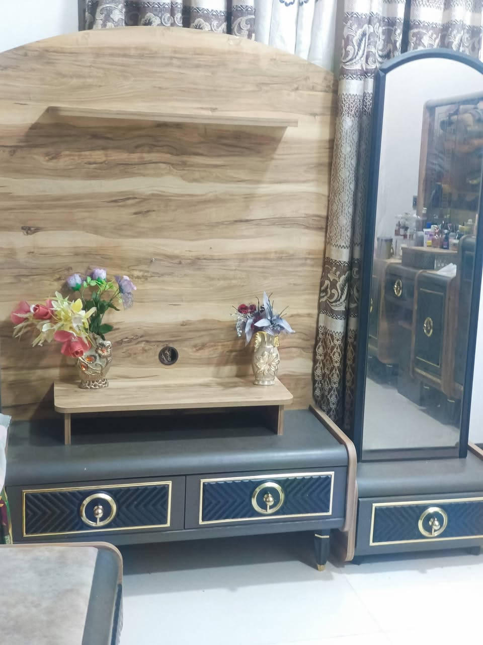 غرفه البيع السعر على هاذه الرقم***********

