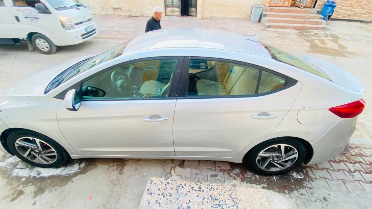 سلام عليكم سياره النترا البيع  موديل 17وارد امريكي الفين دوش  ذيقار منتهيه سنويته راعيه بل ناصريه سياره موجوده  بصره حي الحسين شارع سيد سعره 95 رقم الهاتف  
***********
