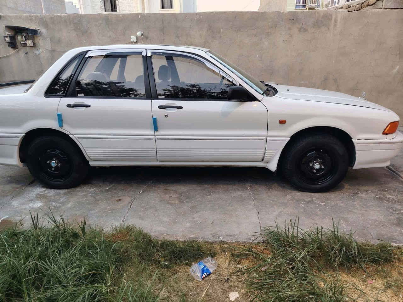 السلام عليكم كلند للبيع موديل ٩٢ رقم بغداد انكليزي بسمي كير محرك صدر تخم تاير كله جديد باور سنتر لك تدفئه تبريد صدر امامي وخلفي كله جديد فقط المشط تعبان السياره بلاديه لاظربه ولا صبغ ولا خياس السعر 44  بيها مجال بسيط مكان السياره سامراء

