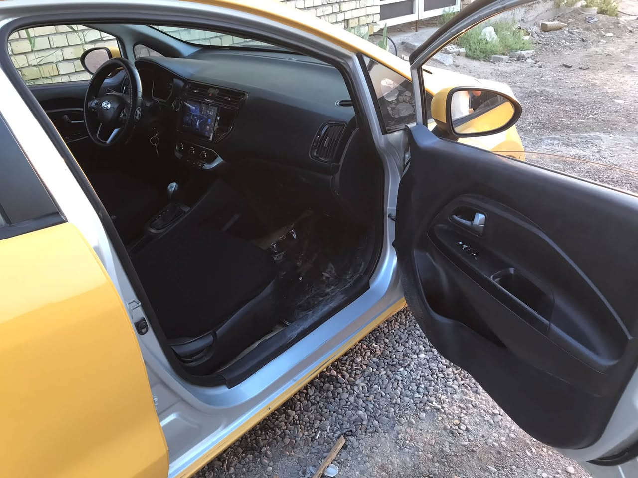 السلام عليكم كيه ريو  للبيع وارد امريكي موديل ١٥  حادث جاملغ وبنيد  

وخشم الشاصي ارقم بغداد  ،مكان السياره الفلاحات مقابيل كويريش ، صبغها جديد ودوشمه الغرفه كامله .السعر(65 )وبيها مجال للطيبين . بدون دواخل
رقم الهاتف:***********
