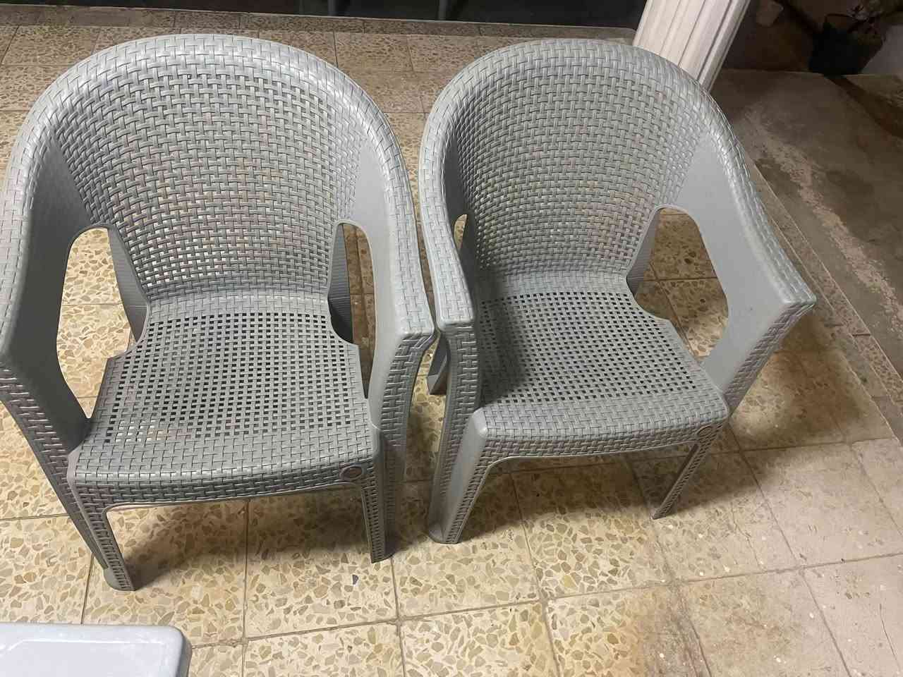ميز • كراسي • للبيع