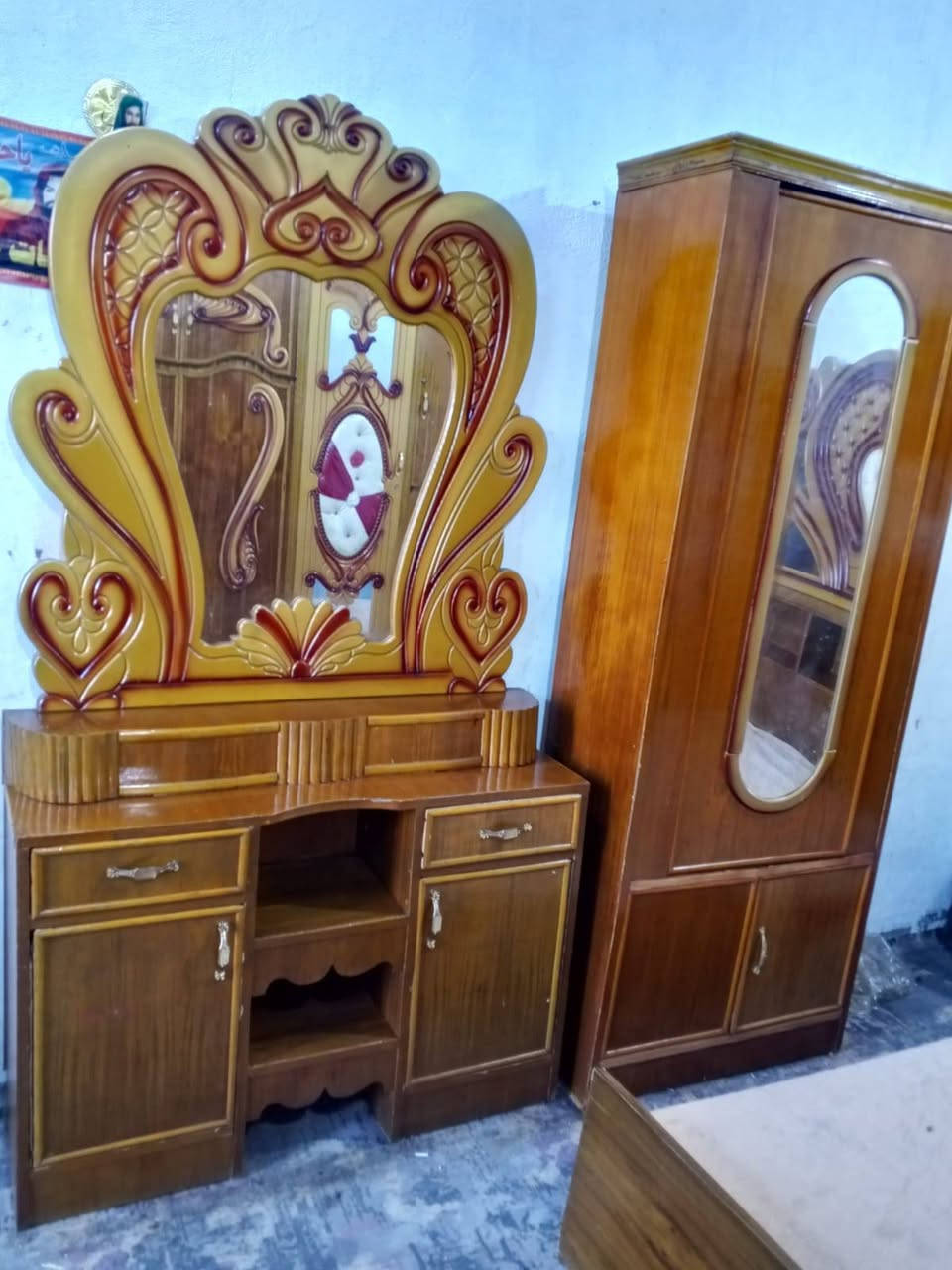 غرفه اخشاب • نضيفه • ست أبواب