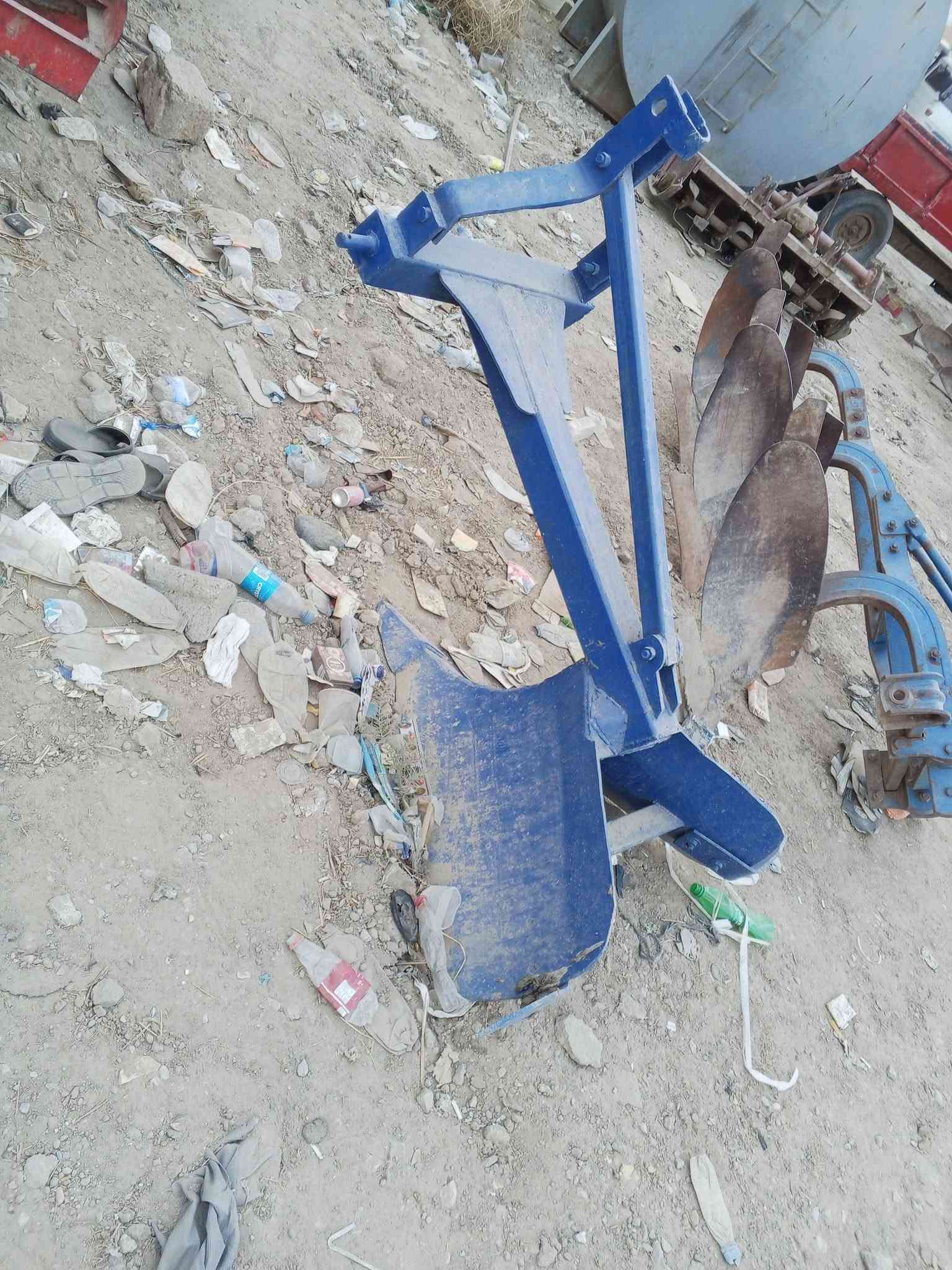 شاحنة • بدون تفاصيل