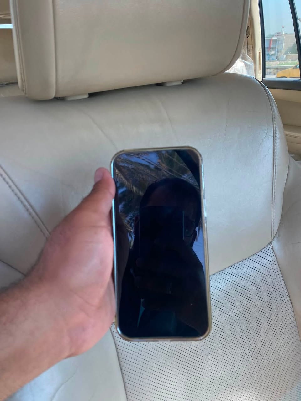 سلام عليكم 
جهاز 13pro max
الجهاز استخدام شخصي من اول ما اخذته هو موجود يمي نسبه بطاريه 85%🔋
ما مبدل بي ولا قطعه الجهاز وتر ما مفتوح ركز ما مفتوح
الجهاز مكفول كفاله عامه لان مو من جماعت الألعاب و برامج القويه هذا الجهاز فقط اتصال و تصفح 
مكاني بابل مركز متواجد خاص 
و واتساب فقط ***********
