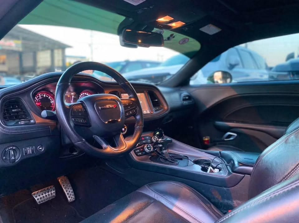 جالجر 2023     SXT  3.6 AWD
المسافة المقطوعة 35000mil

بدون صبغ السيارة ضررها بونيد مبدل وربع الجاملغ عكس السايق بارد وبارد بين باب السايق والجاملغ اقل الشبر 

لون مميز مواصفات فول فتحة تبريد كشنات تدفئة تحكم ستيرن 

سيارة بأسمي تحويل عنوان بغداد الرصاف

السعر 170 بيها مجال 

متوفر واتس ***********
