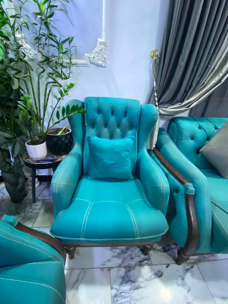🛋️ للبيع طقم قنفات 10 مقاعد
طقم قنفات مكوّن من 10 مقاعد للبيع، بحالة جيدة جداً ومناسب استخدام قليل .

💰 السعر: 500 ألف دينار فقط

📍 المكان: بغداد – حي القادسية

📞 للاستفسار والاتصال:
***********
المهندس أحمد

الجادين بالشراء فقط، وأهلاً وسهلاً بالجميع 🌹
