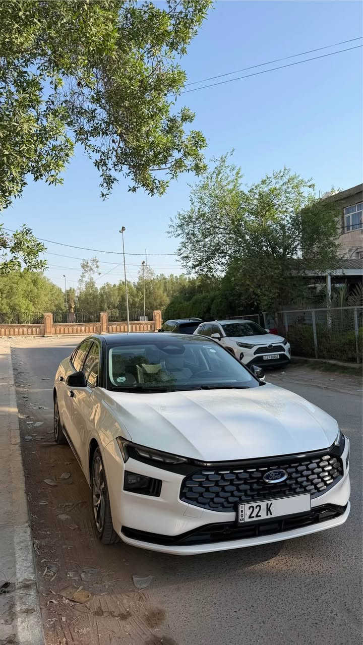 ٢٠٢٤ فورد تورس فئة تيتانيوم خليجي وكالة القاصد 
مواصفات السيارة 
* المحرك: 2.0L EcoBoost Turbo
* 4 سلندر
* القوة: 232 حصان.
* العزم: 382 Nm
* القير: أوتوماتيك 8 سرعات
* الدفع: أمامي FWD
* أوضاع القيادة: Normal / Sport / Eco
* خزان الوقود: 66 لتر
* ويل 19
* مقعد السائق كهربائي 10 اتجاهات
* مقعد الراكب الأمامي كهربائي 6 اتجاهات
* مكيف Dual Zone.
* إضاءة داخلية Ambient متعددة الألوان
* مرآة داخلية Auto-Dimming
* تشغيل ودخول بدون مفتاح
* نظام SYNC 4.
* Apple CarPlay.
* Android Auto.
* شاشة عدادات رقمية 8 إنش
* حساسات امامية وخلفية
* نظام النقطة العمياء 
* مانع الاصطدام الامامي
* مثبت سرعة تفاعلي 
* المحافظة على المسار
* سقف بانورامي 

حادث السيارة
- pdr ربع الجاملغ الامامي وحافة البنيد وصبغ على كد المكان 
- pdr بالجاملغ الخلفي جهة الراكب بس زغير جداً والضربة صايرة بالدعامية الخلفية
-  ضربة خفيفة بالباب خلف السائق
السعر ٢٣٠ وبيها مجال 
للتواصل خاص او واتساب *********** كربلاء, العراق
