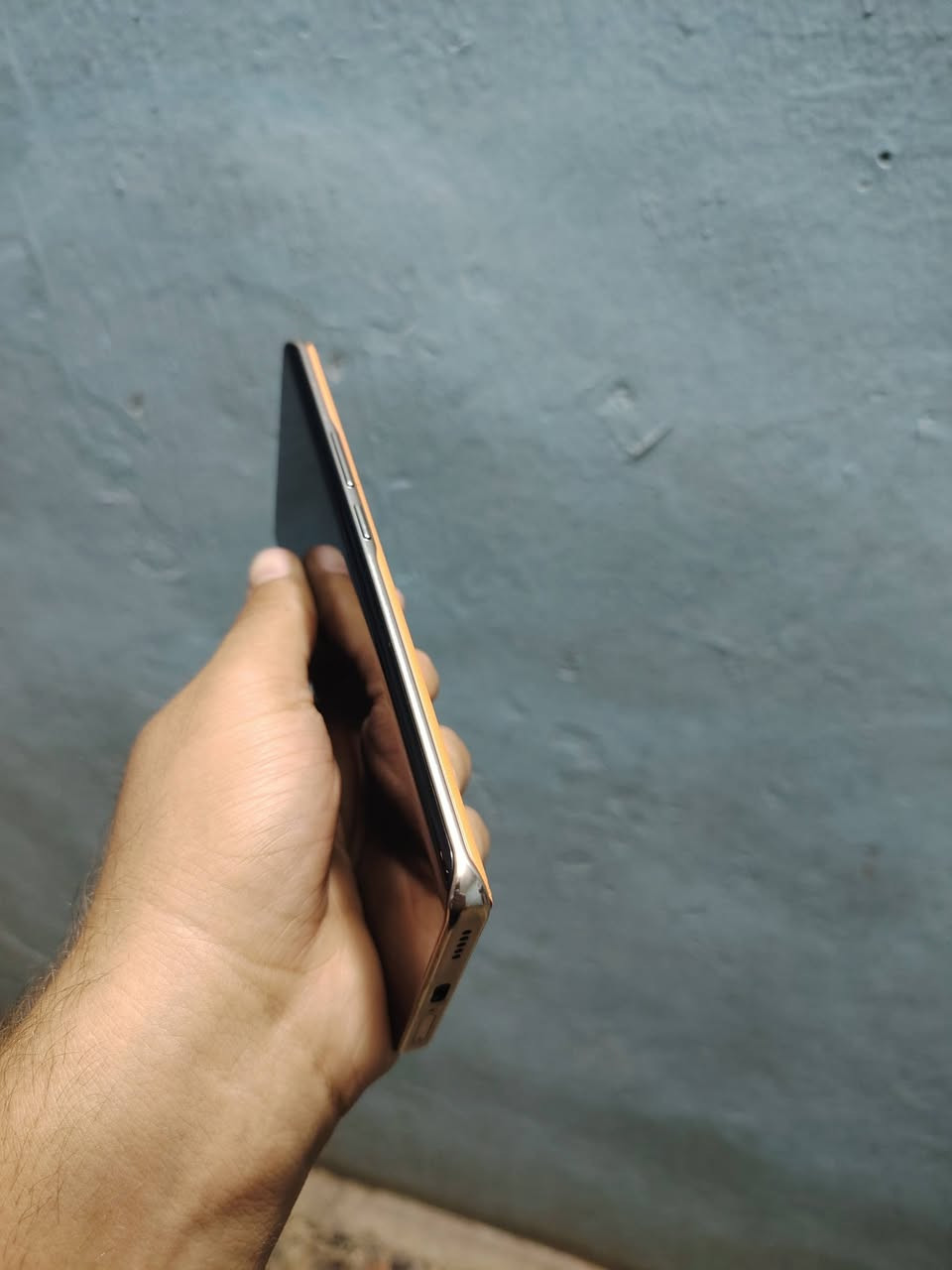 سلام عليكم هونر x9c 5G 256 عشوائية 12 مو 8 جهاز نضيف مكفول من كلشي بس الشاشه بيها شخوط وياه كارتونته فقط سعره 280 قفل نهايته مكاني بغداد السيديه *********** واتساب
