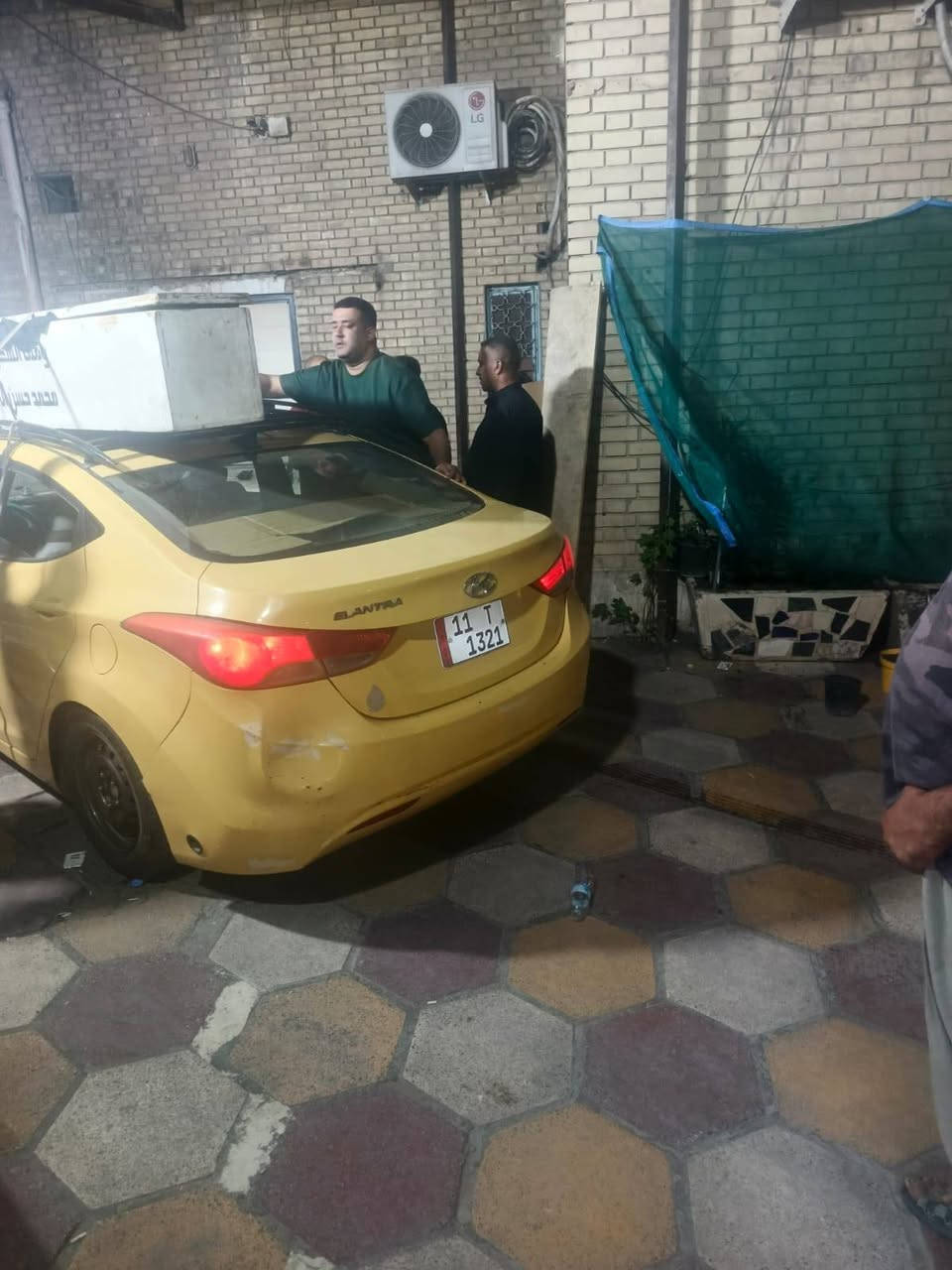 بسم الله الرحمن الرحيم 
وَهُوَ الْقَاهِرُ فَوْقَ عِبَادِهِ وَيُرْسِلُ عَلَيْكُمْ حَفَظَةً حَتَّى إِذَا جَاءَ أَحَدَكُمُ الْمَوْتُ تَوَفَّتْهُ رُسُلُنَا وَهُمْ لَا يُفَرِّطُونَ) صدق الله العلي العلي العظيم 
#مؤسسةوفاءالقلوب للاغاثة مشروع #قيراط #بغداد لدفن الموتى لوجه الله تعالى مجانأ اخوتي الكرام هاي الجنازة التاسعة خلال هذا الشهر نريد همتكم وموقفكم المشرف أن شاء الله تعالى سوف تنطلق غدأ للنجف الاشرف لمثواها الاخير وانا لله وانا اليه راجعون 
للتواصل الاتصال على الارقام التالية 
#علاءالغراوي نائب المدير التنفيذي للمؤسسة 0775554468
#وليدابوتقي الجابري مدير العلاقات والإعلام للمؤسسة 
*********** 
ومن الله التوفيق والله يحب المحسنين
