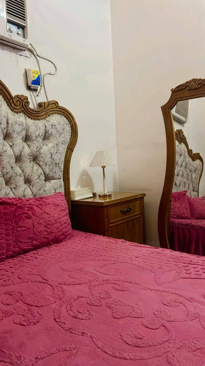 غرفه استخدام قليل  جديده جرارات سلايت وخشب درجه أولى تزكام سعر 1500 مليون ونص. مكاني حله شارع ٨٠ .. رقمي ***********
