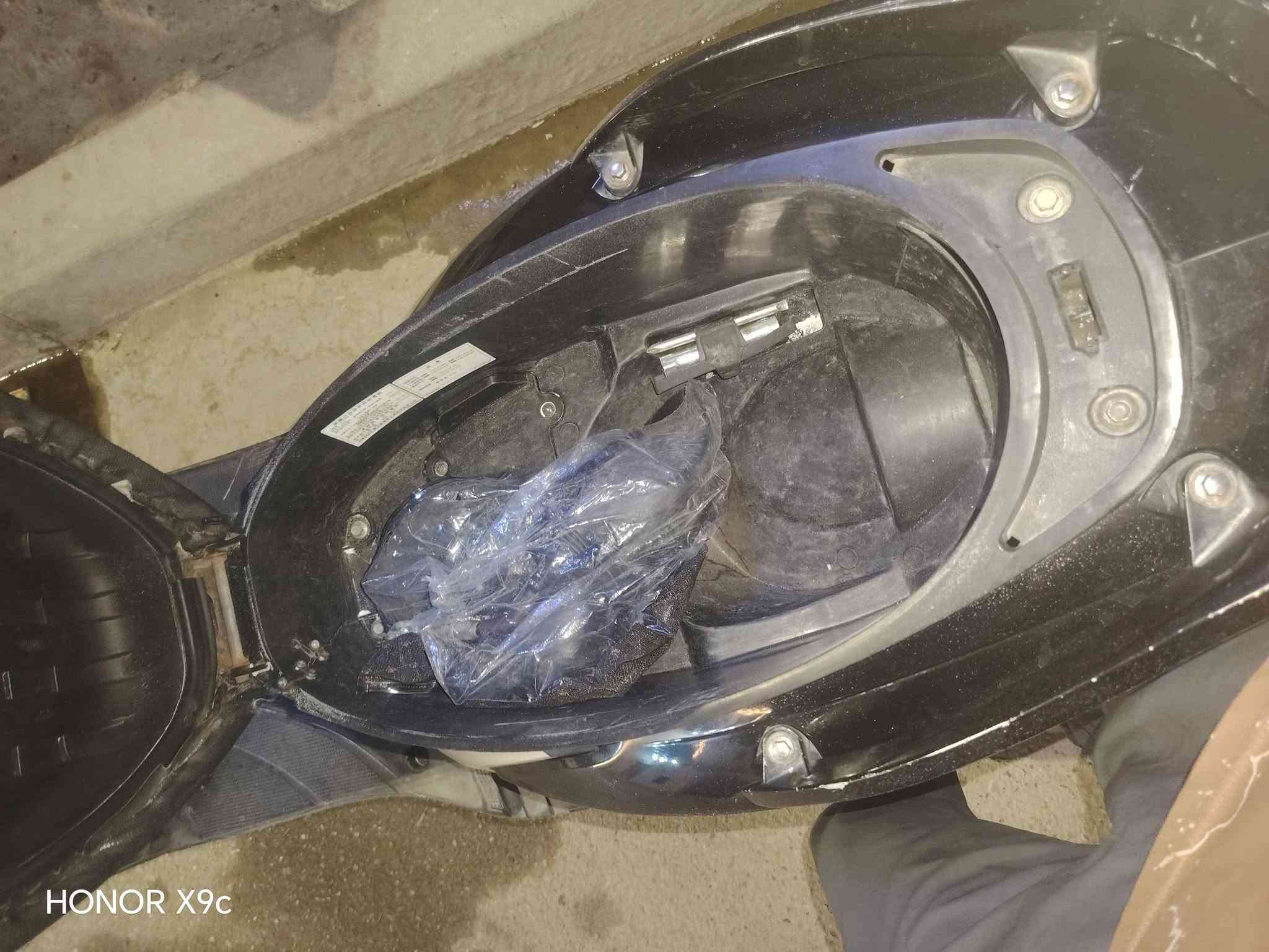 سلام عليكم سكنس نوزل مكينة ما مفتوحة كلة بلادي علة وضع شركة جيب فيتر وفحص سعر ٧٥٠ وبيهة مجال المكان حي أور شراي ينتصل *********** نهايتة خمسة بي واتساب ***********

نص مكتوب في الصور:
- HONOR X9c